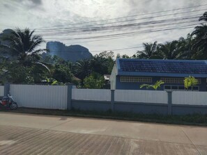 House, 2 Bedrooms, Smoking, Patio | Property grounds