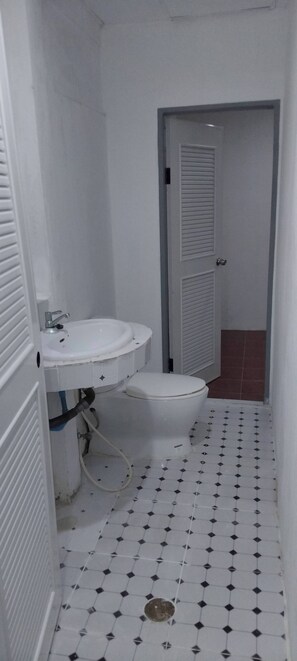 House, 2 Bedrooms, Smoking, Patio | Bathroom