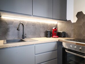 Fridge, oven, stovetop, dishwasher - Renovated and cozy studio with Wifi and pets allowed near center (Arâches-la-Frasse)