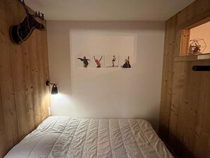 Room - Renovated 2-room apartment, town center, garage, pets allowed (Arâches-la-Frasse)