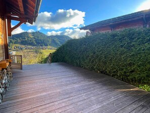 Terrace/patio - Stunning 4-bedroom chalet in Les Gets, breathtaking views (Les Gets)