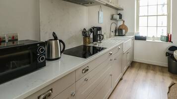 Dishwasher, cookware/dishes/utensils