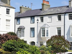 Exterior - Tri Raglan Mawr (Beaumaris)
