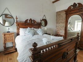 4 bedrooms, WiFi (free), individually decorated, individually furnished