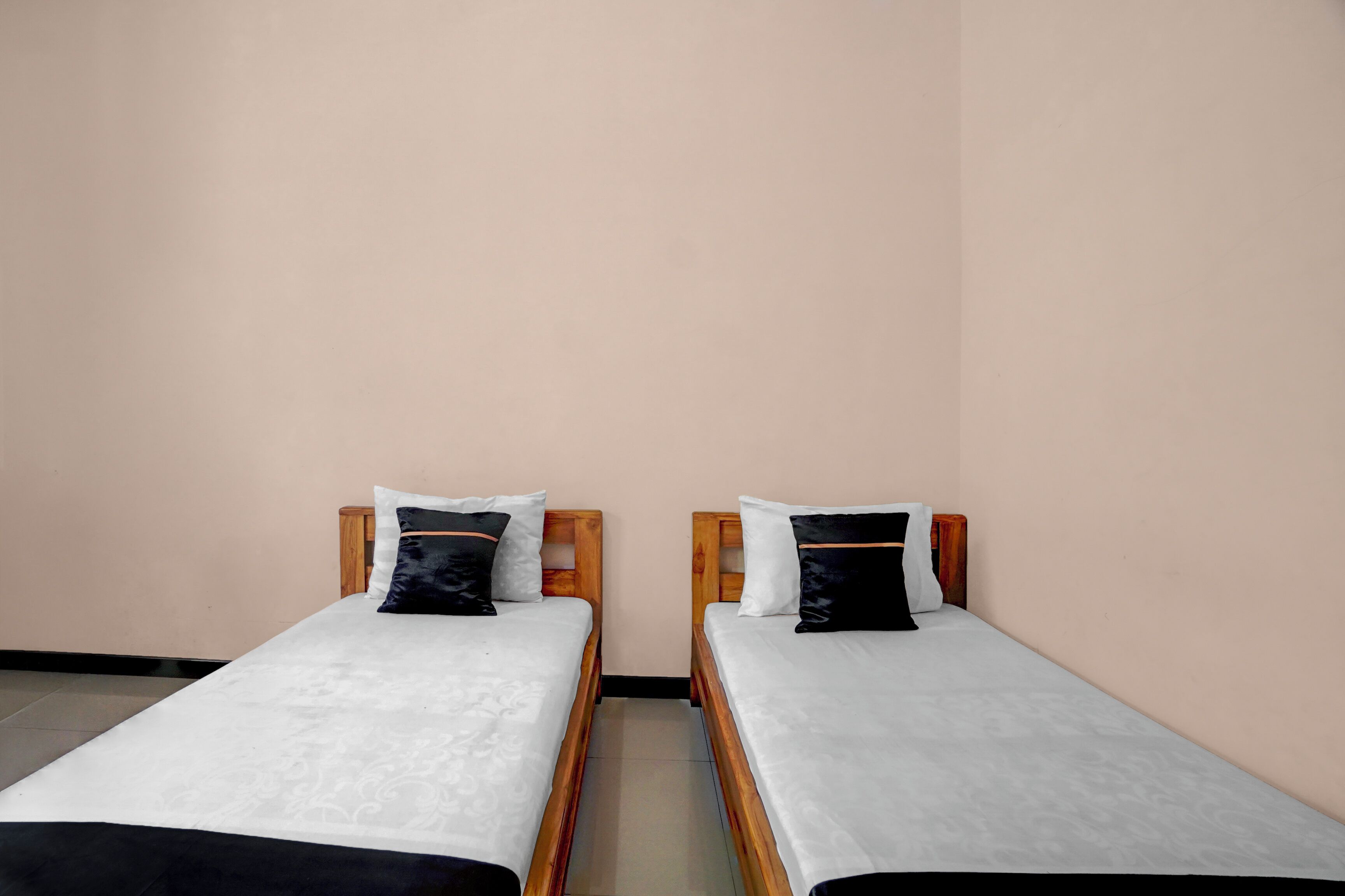 Deluxe Twin Room | Free WiFi, bed sheets