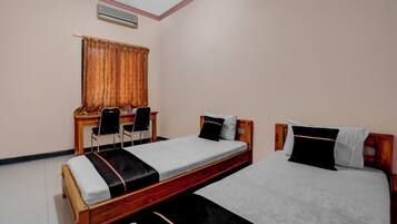 Free WiFi, bed sheets