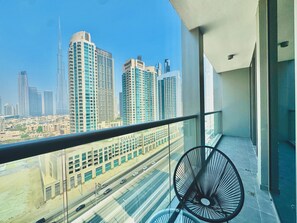 Balcony - Venduras Chic 1BR Burj Views Sterling (Dubai)