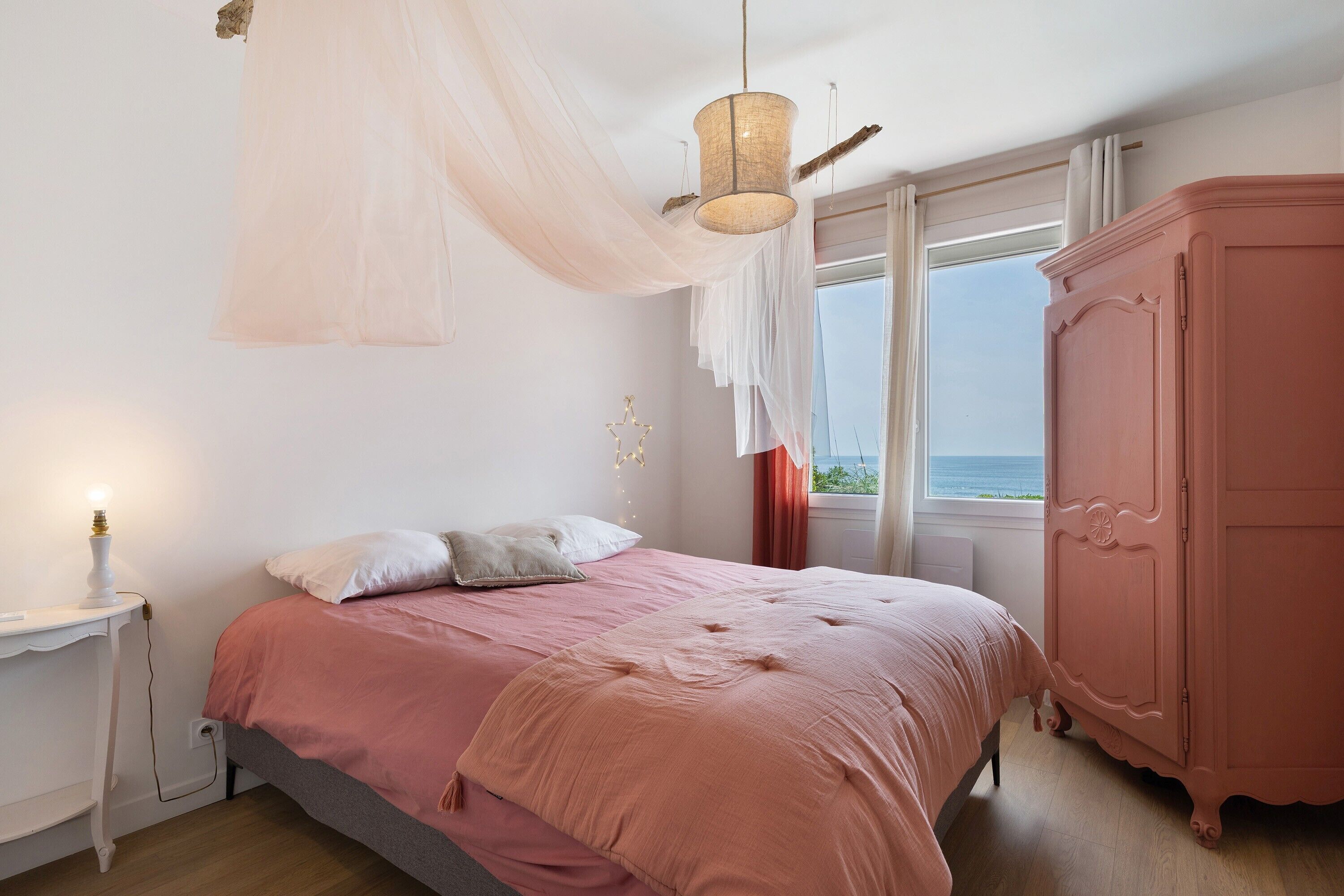 3 bedrooms, WiFi, bed sheets