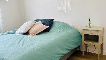 2 bedrooms, WiFi, bed sheets