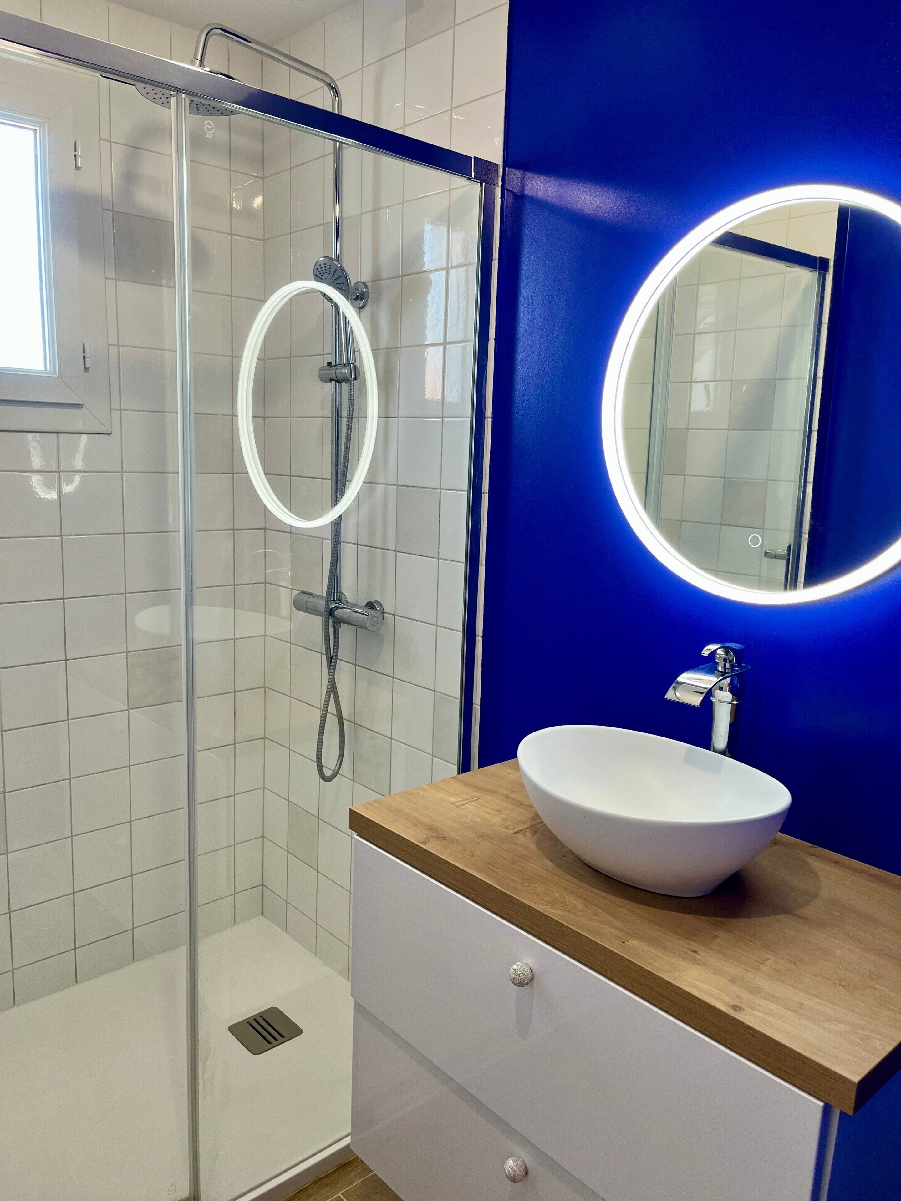 Een douche, een haardroger