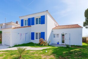 Exterior - Apartment 'Les Sables Pailletés 4p' with Sea View, Shared Garden and Wi-Fi (Les Sables-d'Olonne)