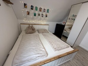 1 多间卧室、熨斗/熨衣板、WiFi、床单