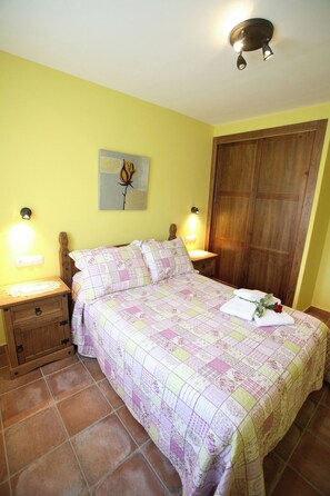 1 habitación, internet y ropa de cama