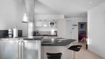 雪櫃、微波爐、焗爐、爐具