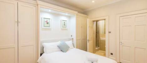 3 soverom, strykejern/-brett, wi-fi og sengetøy