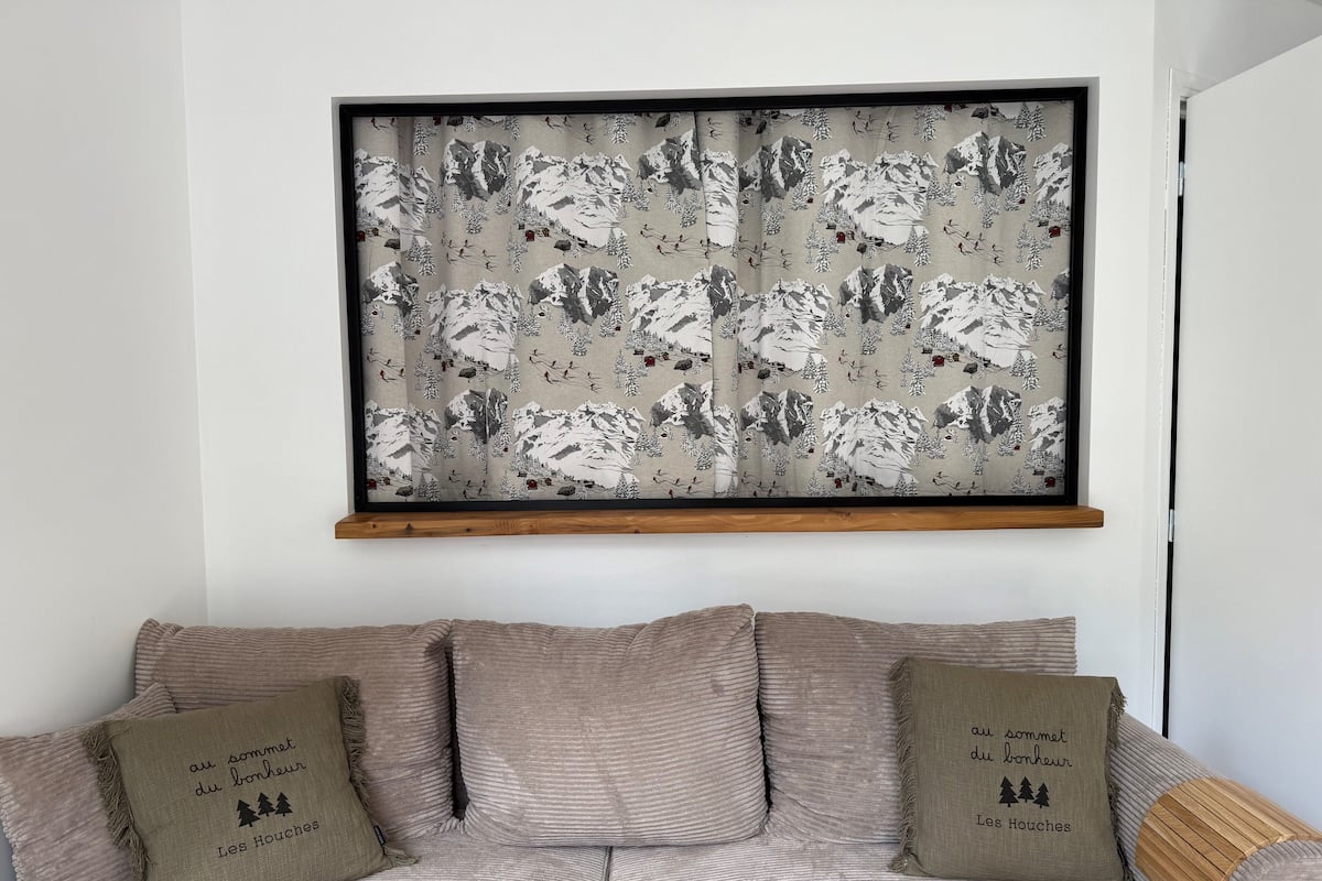 Apartemen Klasik, balkon, pemandangan gunung | Tirai kedap cahaya dan Wi-Fi gratis