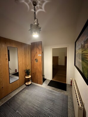 المنشأة من الداخل