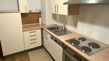 Kühlschrank, Ofen, Herdplatte, Geschirrspüler