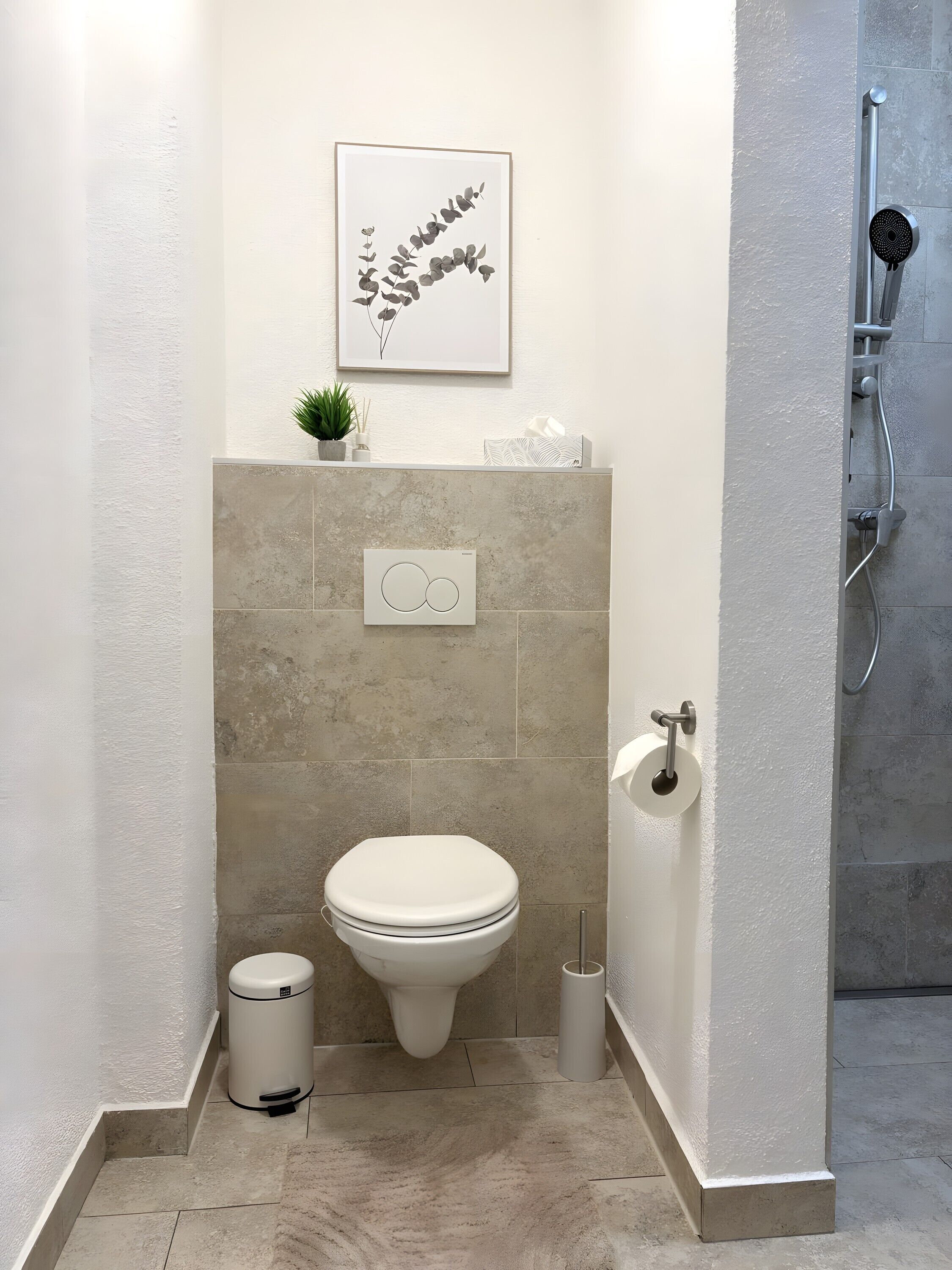 Dusj, hårføner og håndklær