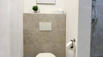 Dusch, hårtork och handdukar