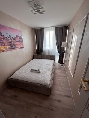 Soundproofing, iron/ironing board, free WiFi - Apartment P&O- Grzybowska 5  (Warsaw)