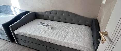 Iron/ironing board, free WiFi