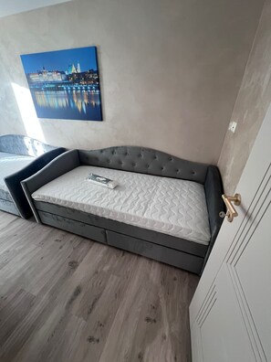 Soundproofing, iron/ironing board, free WiFi - Apartment P&O- Grzybowska 5  (Warsaw)