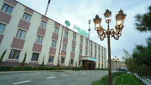 Front of property - Zarafshon Garden Hotel (Bukhara)