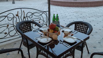 Free daily cooked-to-order breakfast