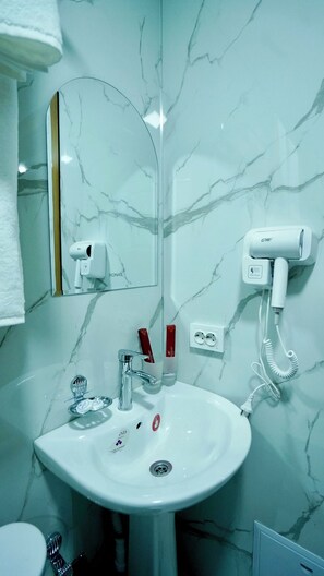 Double or Twin Room | Bathroom | Shower, hair dryer, towels, soap