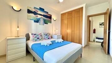 1 bedroom, bed sheets