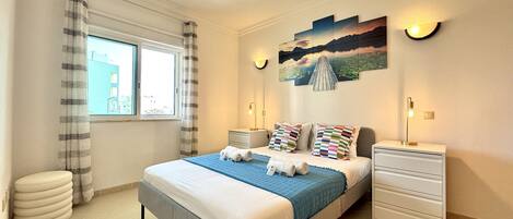 1 bedroom, bed sheets