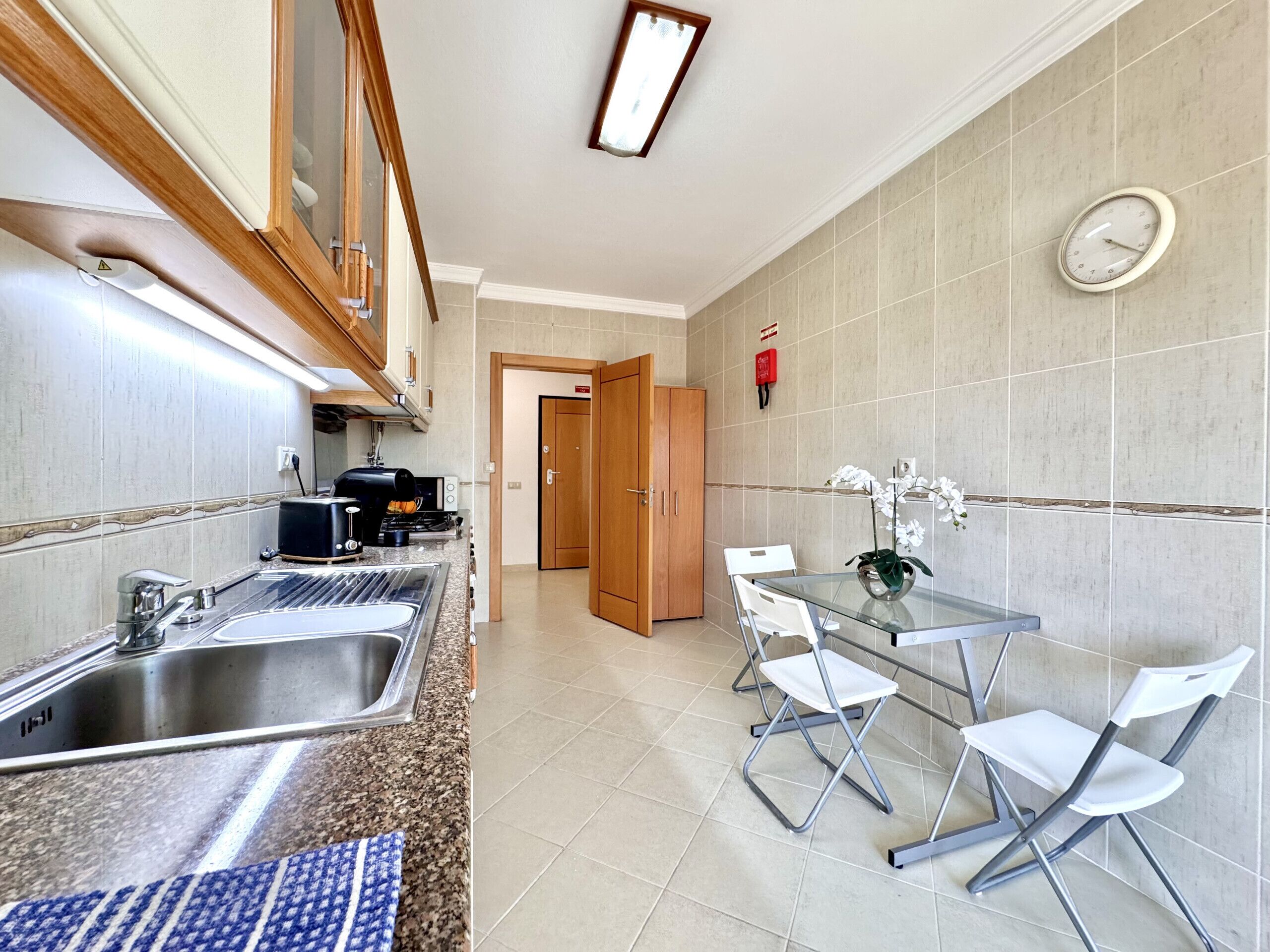 Microwave, dishwasher, coffee/tea maker, cookware/dishes/utensils