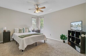 4 bedrooms, iron/ironing board, WiFi, bed sheets