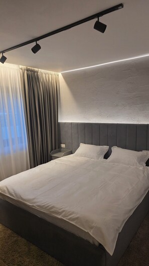 4 slaapkamers, een strijkplank/strijkijzer, wifi