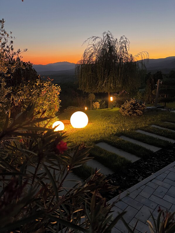 المنطقة المحيطة بالمنشأة