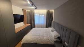 4 bedrooms, iron/ironing board, WiFi