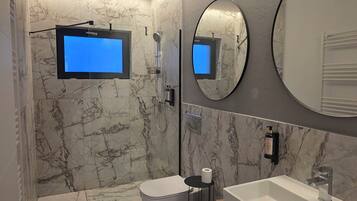 Shower, hair dryer, bidet, towels