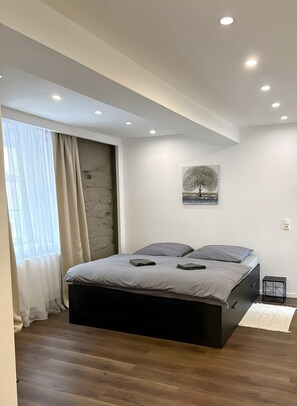 2 quartos, ferros/tábuas de passar roupa, Wi-Fi, roupa de cama