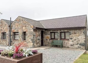 Exterior - Black Bird Cottage (Gaerwen)
