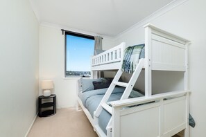 2 habitaciones, tabla de planchar con plancha, wifi y ropa de cama