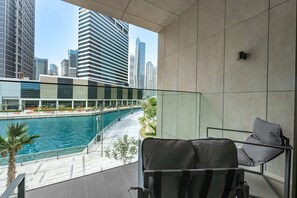 House - Stayshort - Canal Facing 2BR in Business Bay Sleeps 6 (Dubai)