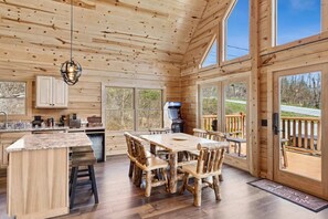 3 bedrooms, Internet - Mystic Cabin in Gatlinburg (Gatlinburg)