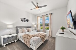 5 Schlafzimmer, Schreibtisch, Bügeleisen/Bügelbrett, WLAN