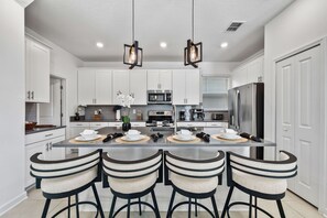 Fridge, microwave, oven, stovetop - Wonderful Villa 5Bd Jacuzzi Pool Close Disney 611 (Davenport)