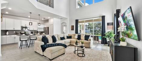 Télévision, lecteur de DVD, chaîne hi-fi, espaces bureaux