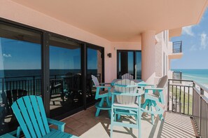 Outdoor dining - 1004W a Gorgeous Newly Remodeled Unit — Now Part of the Rental Program! (Orange Beach)