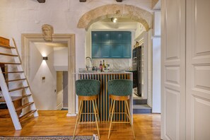 Interior - Luxury studio with Maltese balcony LDEM2-1 (Valletta)