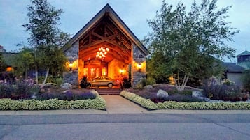 ุงูู
ูุดุฃุฉ ู
ู ุงูุฏุงุฎู