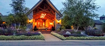 5 Mi to Main St Harbor Springs: Scenic Sanctuary